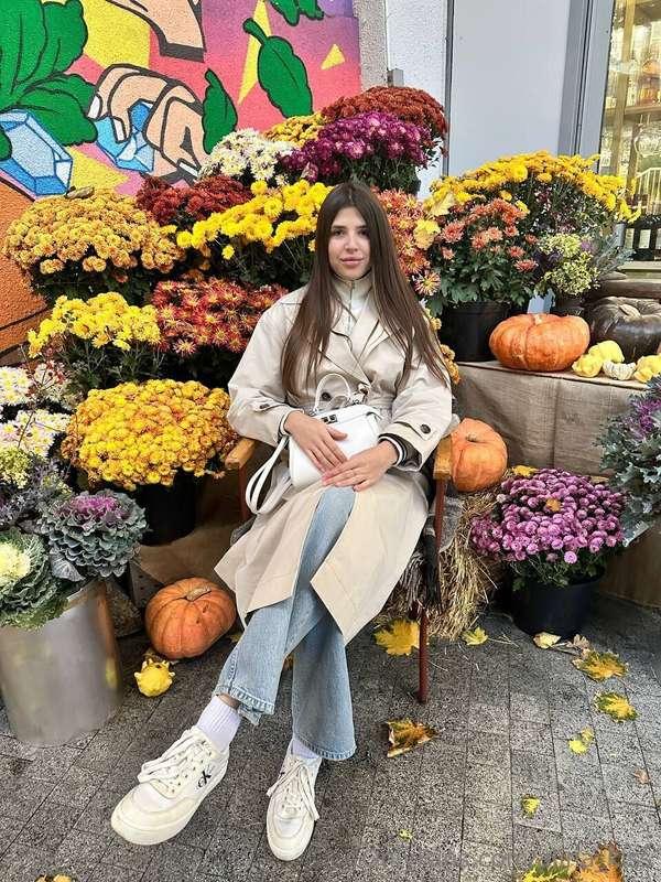 Each flower is unique and beautiful in its own way🌸 They rem..
