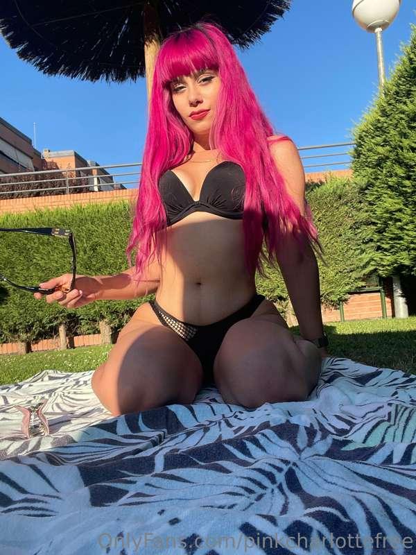 What would you do if you see me in the public pool like this..