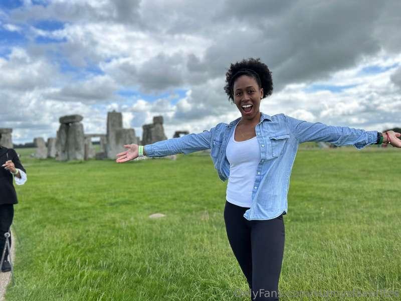 Have you ever been to Stonehenge? It’s absolutely amazing… a..