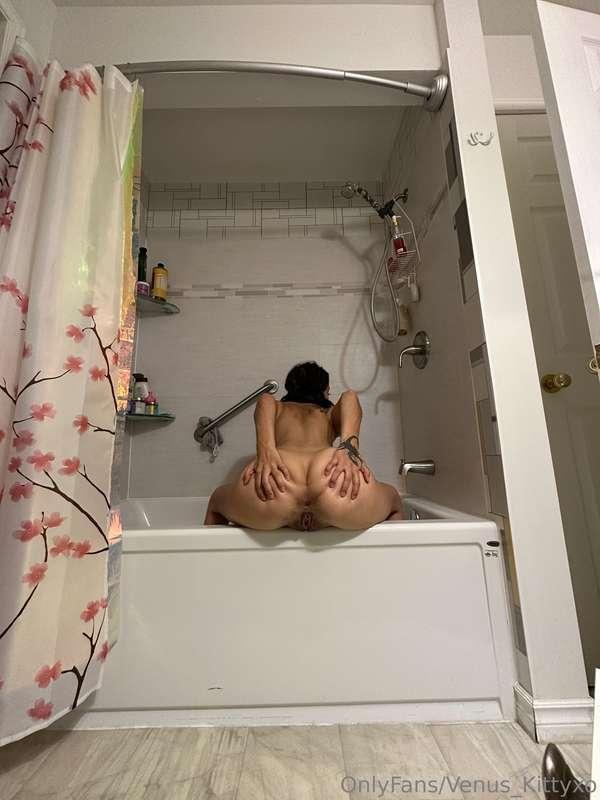 I love being taken from the back 💦 hehe can ya help me out w..