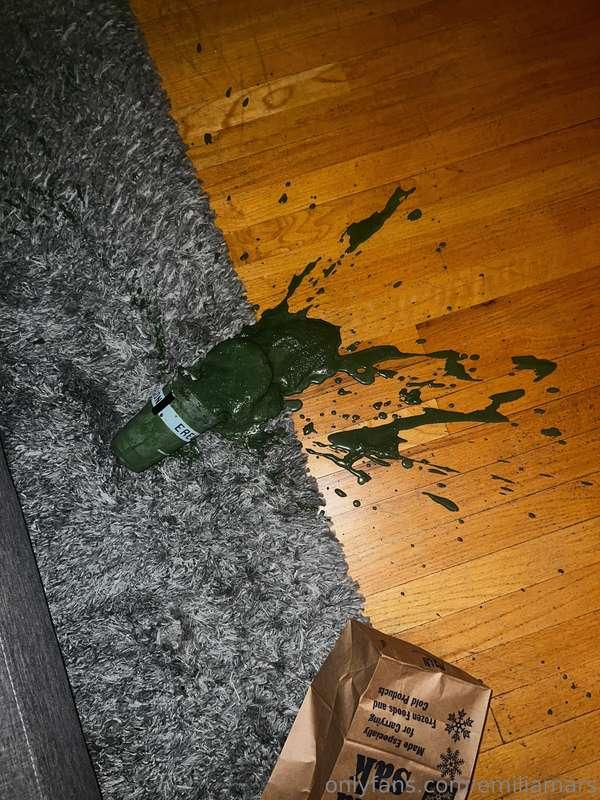 😭😭😭😭😭😭😭😭😭😭😭😭 that’s like 600 dollars on the floor