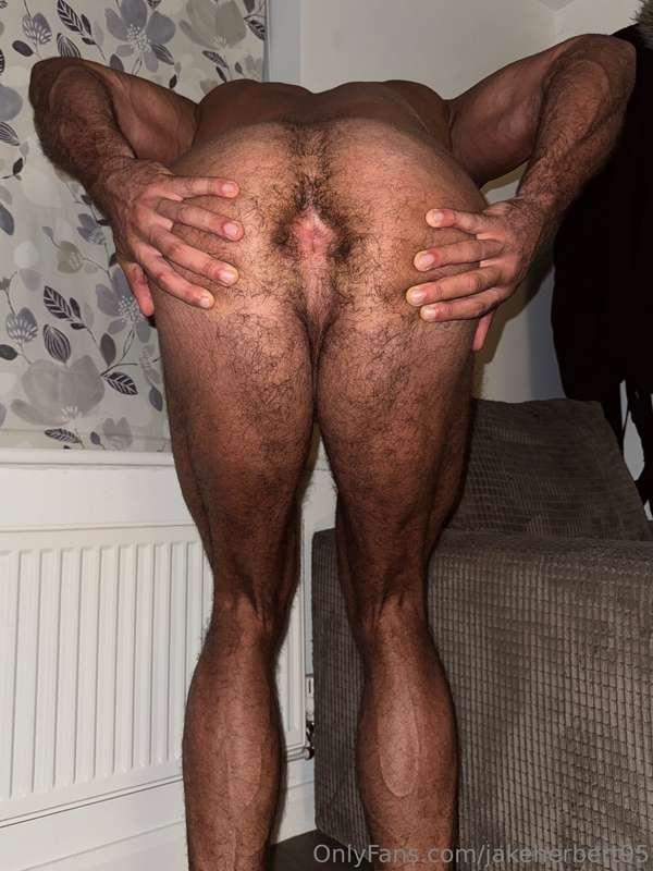 Taste my hairy hole👄