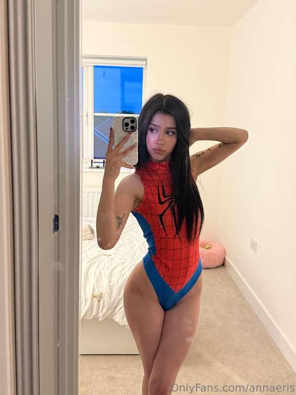 spidergirl's here to save your boring day 😏🕷️