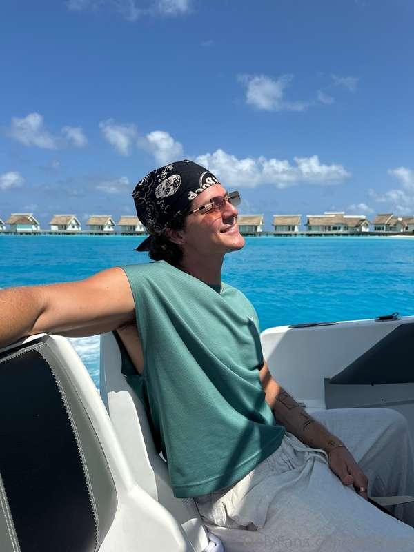 Like and comment “😏🏝️” if you’d be down to go on a tropical ..