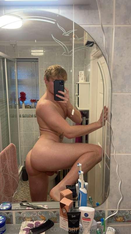 Need a face to sit on 😋