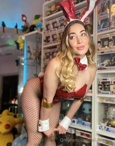 hop into my dms babe 😏