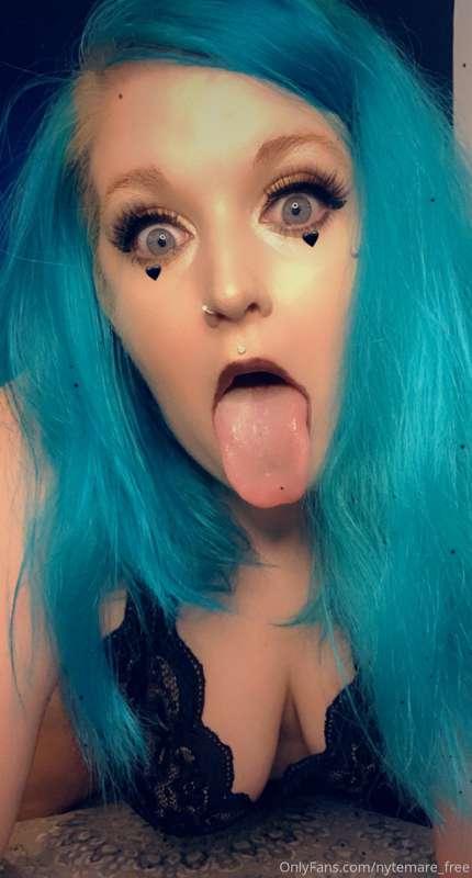 Cum slut me out daddy! 💜🍆💦 
I wanna make some customs, rate ..