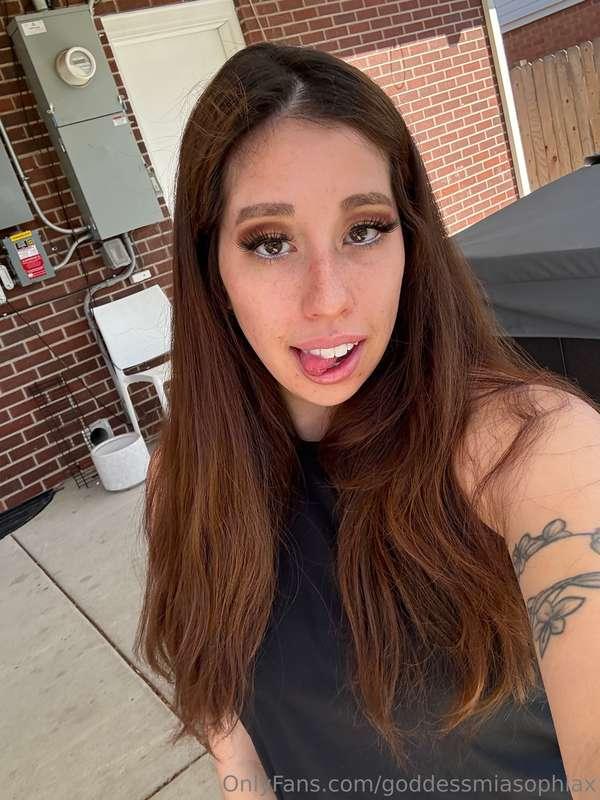My make up looks so good 