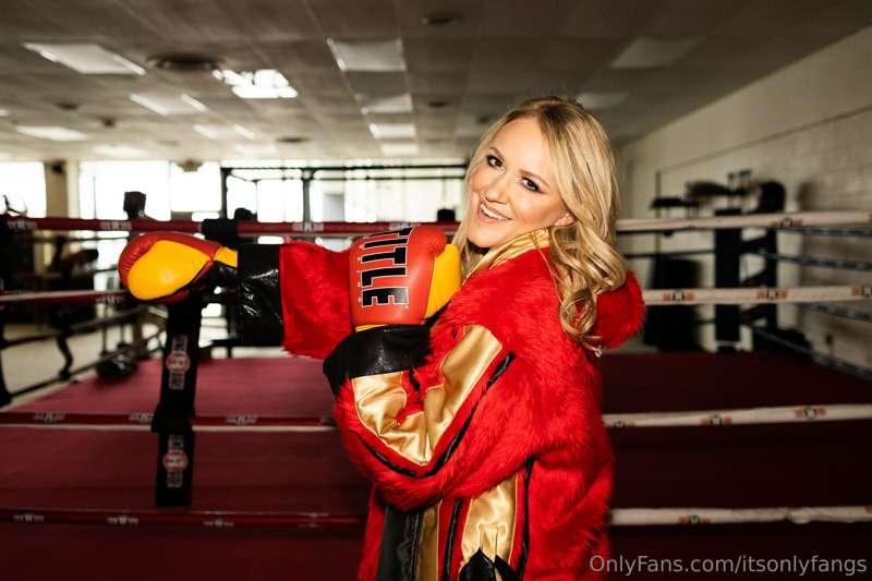 itsonlyfangs image #17