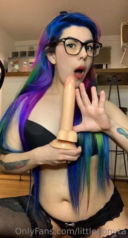 Wanna see me play with my BFF 💕 ? Hit that tip button and I’..