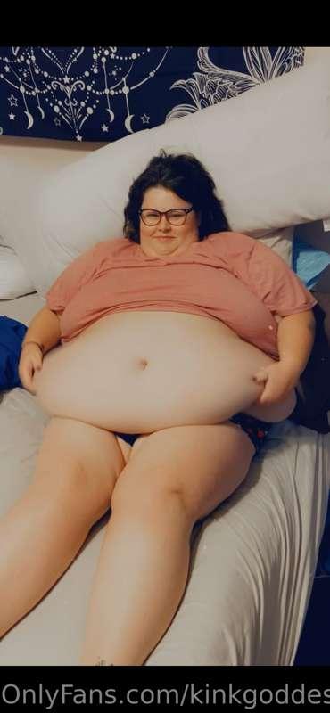 Look how Incredible my belly looks… would you come lift my b..