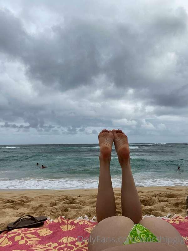 How much would you pay to have my pretty feet shoved in your..