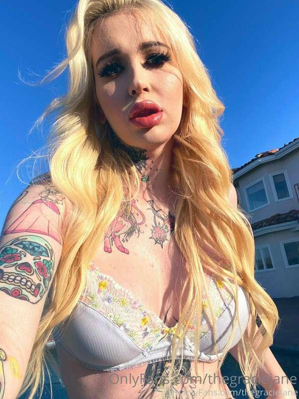 If you’re reading this, you’re already under my spell🌙 🪄🔮