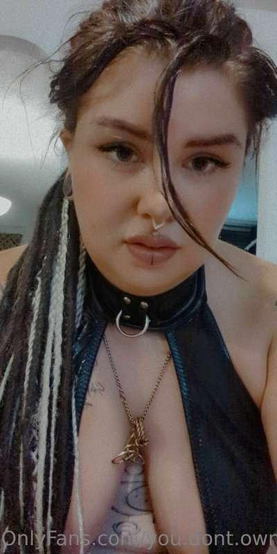 Quick photoshoot 💋 Which one is your favorite? 🌹