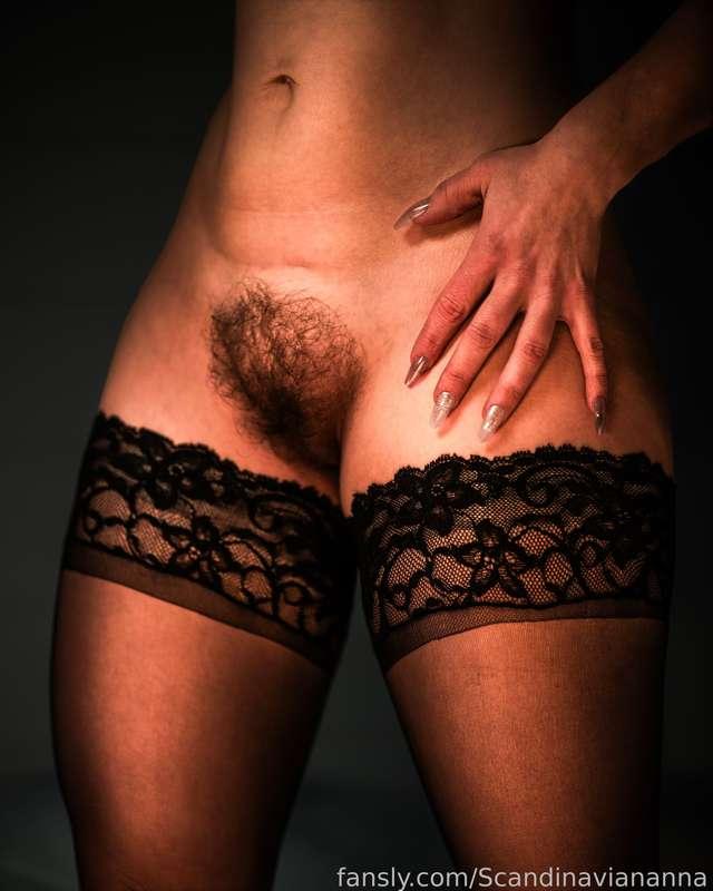 I also love nylons, do you? They make me feel so sexy! 🖤 

#fyp #elite #bush #nylons #hairy #petite #scandinavian