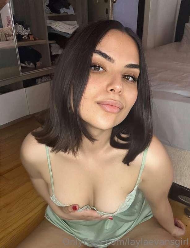 who wants to cum on my tits:)