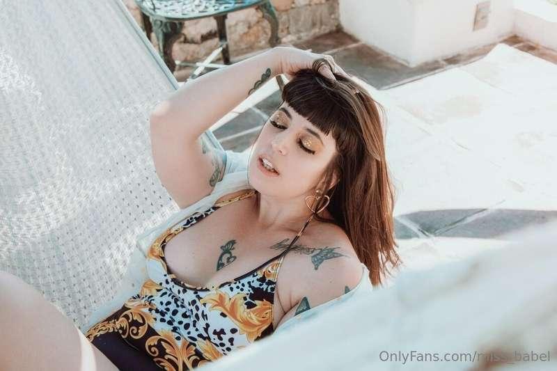 I have a new set in @suicidegirls 🖤

Enjoy A C U A R I O her..