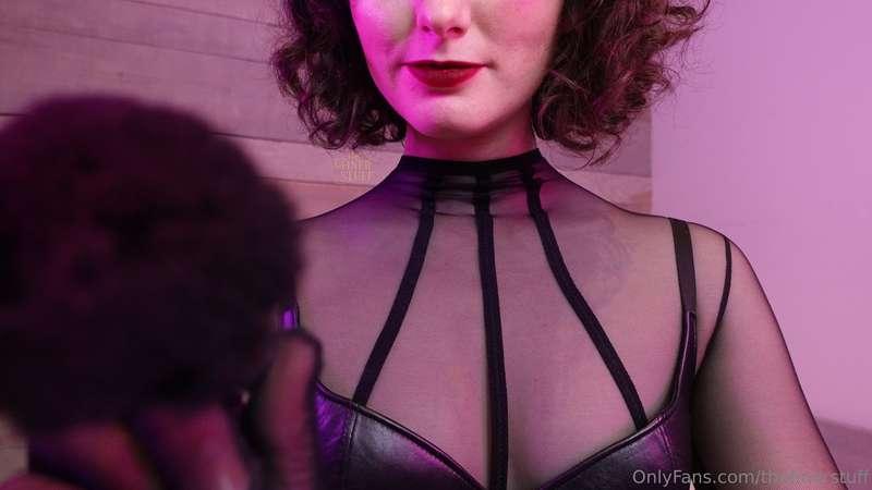 Let's get you all dolled up and pretty for our party later. ..