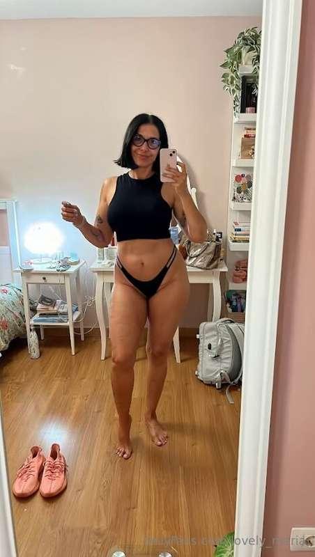 Crop on, panties low… should I lose one?