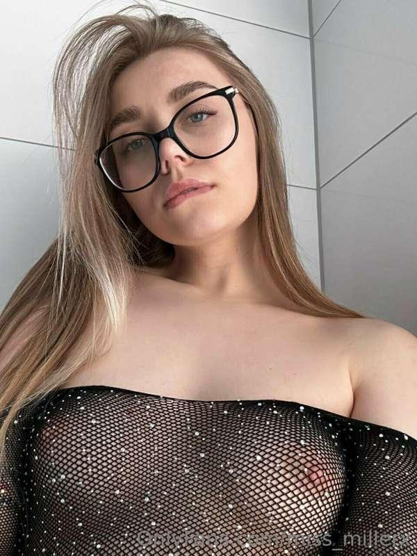 🌟She is waiting for you👉🔥@anna.millerrr🔥
Cute girl @anna.mil..