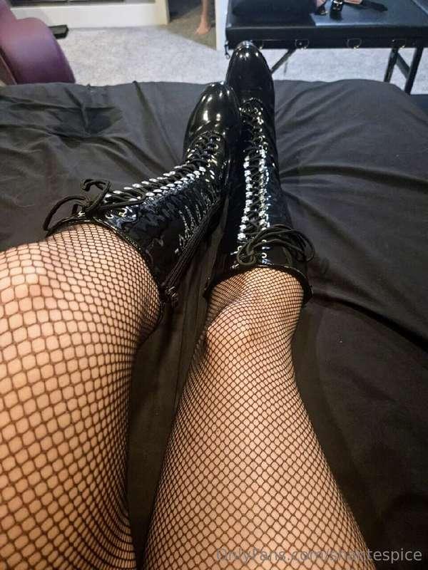 These boots are made for more than just walking. A surprise ..