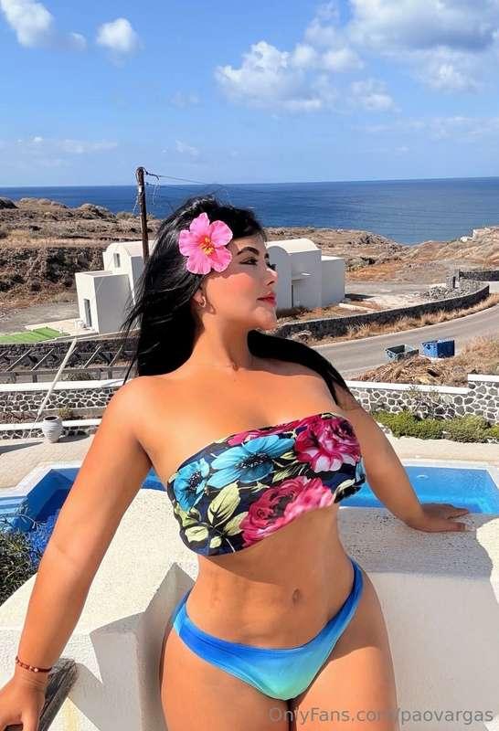 El paraíso está justo detrás de estas flores 🌺. ¿Quieres ver..