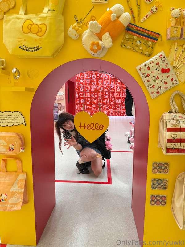 HI thank you everyone who decided to stay omg im so emotiona..