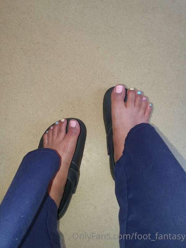 New pastel pedi showing it off at work
