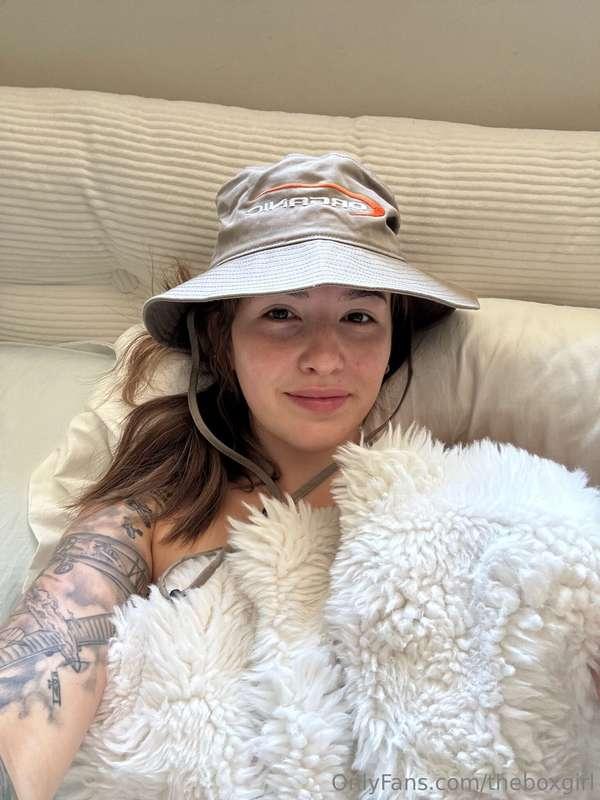 my nipples are hard and my pussy’s wetter than ever 🍒💦