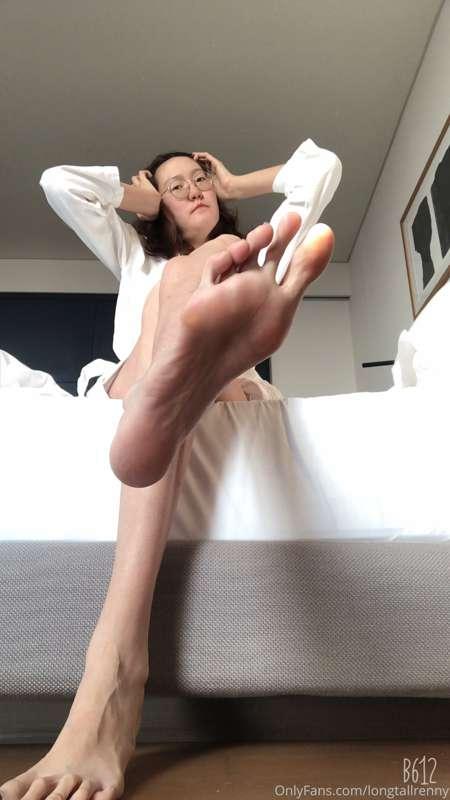 Renny in the hotel room🤍

May i need bigger bed?