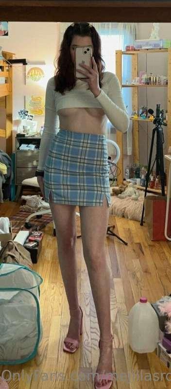 Trying on outfits!!