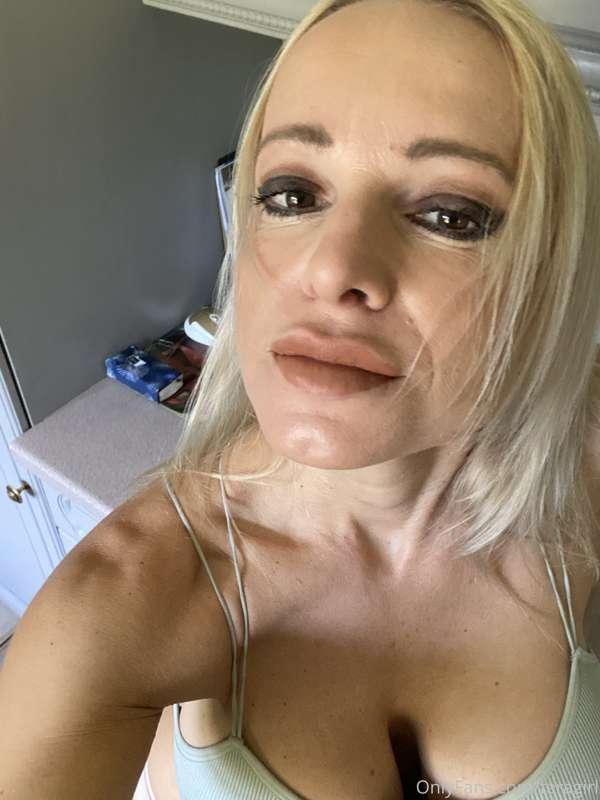 I will be live on stream today at 4pm 🇬🇧 time I can’t wait t..