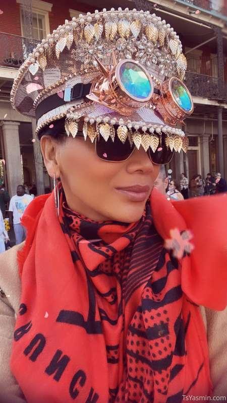 New Orleans baby! What you think of my hat? Too much lol?