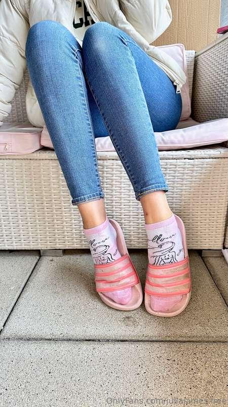 Wanna see all 8 pics and the 2 videos?@juliajames_vip 