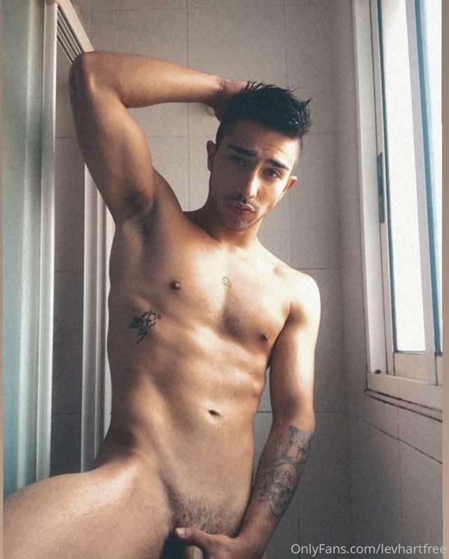 Para ver más contenido explicito 😈💦 
—> @levhart