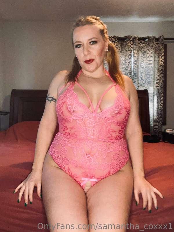 I love the color pink. Especially my pink pussy! I was waiti..