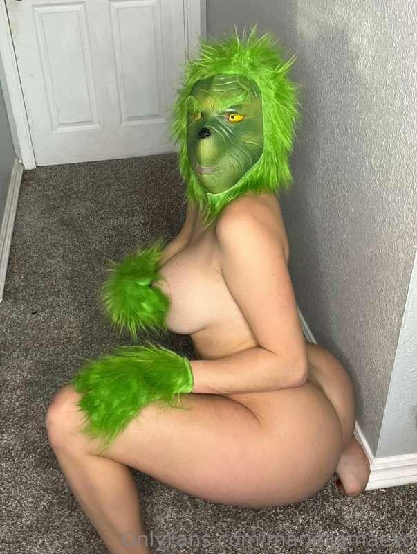 haha, babe did you see my grinch outfit? It was so fun, I lo..