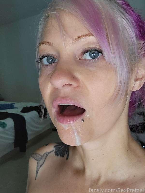 Had some fun last night. The hubby shared me with a friend! 
Blowjob (no finish)