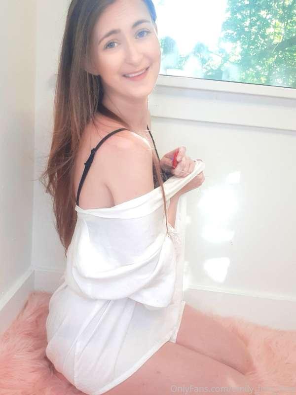 Unlock my previous post to see whats hiding under this robe ..