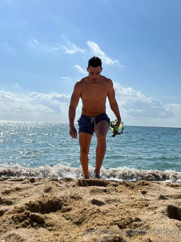 After a working-weekend...Mondays in the sun, is my reward. ..