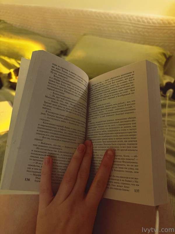 🍃 Morning with a book and tea Sometimes my perfect morning i..