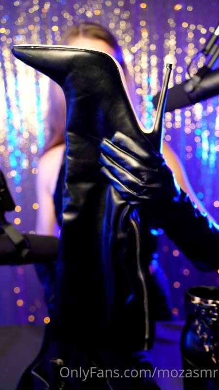 I can't believe it's nearly April. This year is FLYING. 
Lea..