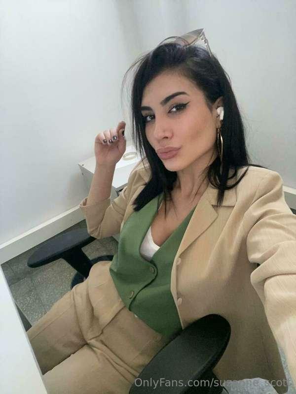 Love this image, I could be your boss💦😈