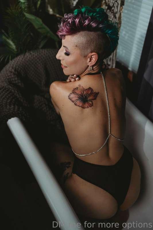 It was a "steamy" and sexy ass time shooting in this piece....