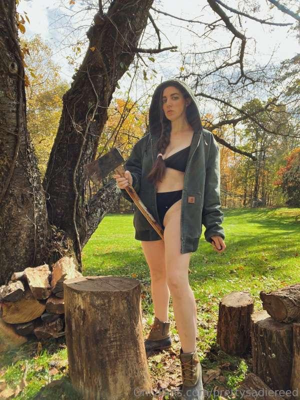 A little more chopping wood 🪵 💋