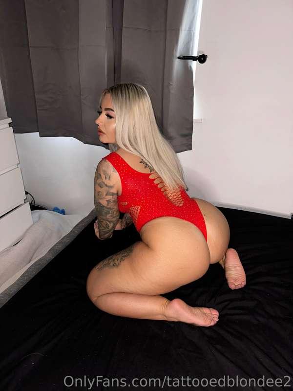 ANAL AND FACIAL CONTENT COMING TO @tattooedblondee tomorrow ..