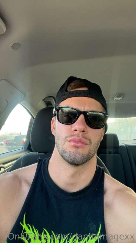 The face the cock