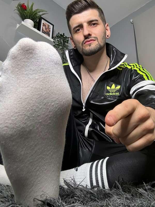 Sniff my sweaty stinky socks nice and deep😈😈