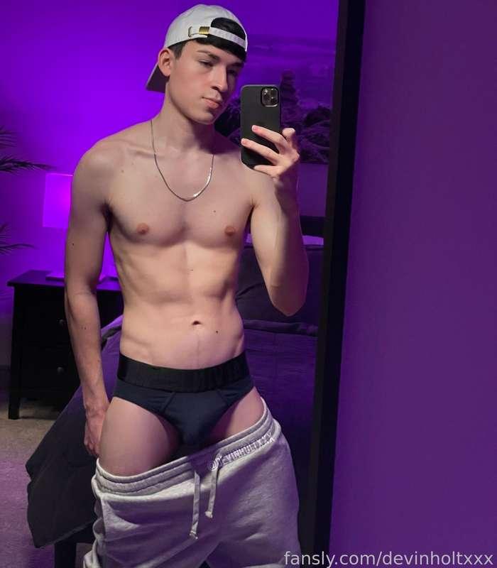 devinholtxxx image #0
