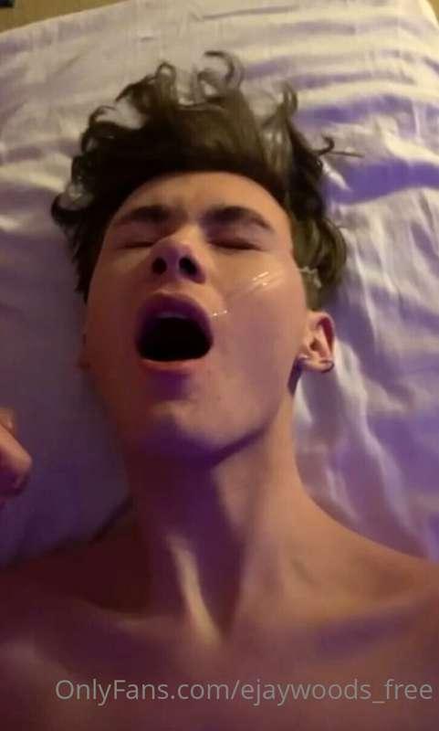 ✮ **MY FLATMATE CUMS ALL OVER MY FACE** ✮ 🆕    

my flatmate..